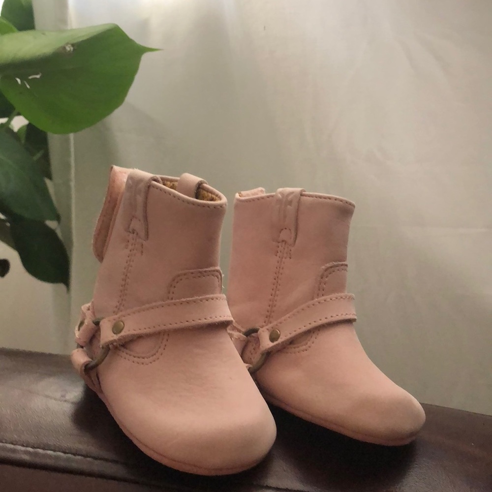 Frye Baby Leather Boots Pink. Size 1M. 💞
